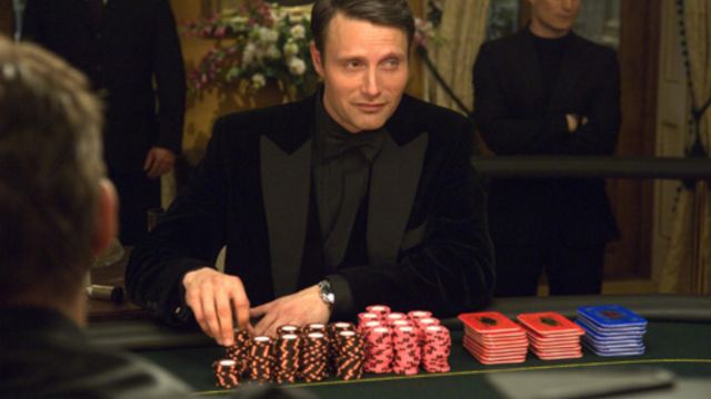 The plates of poker used by The figure (Mads Mikkelsen) in Casino Royale | Spotern