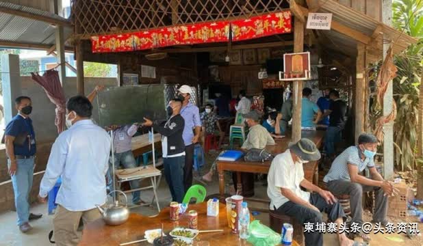 柬埔寨警方突袭一处咖啡厅，10人涉嫌非法赌博被捕！